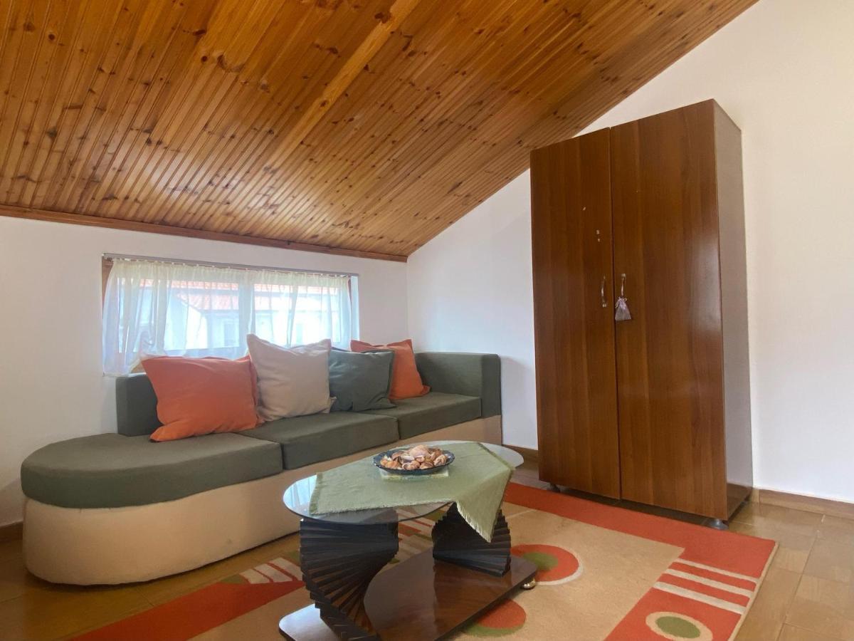 Happy Corner Guest House شكودر المظهر الخارجي الصورة