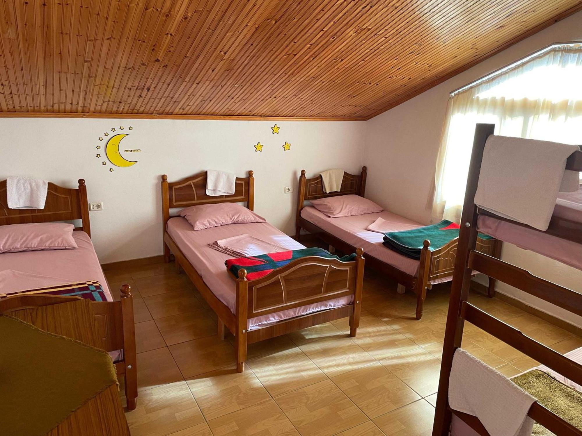 Happy Corner Guest House شكودر المظهر الخارجي الصورة